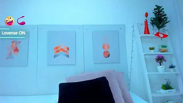 Snapshot of AlessiaMarcu- chatting on December 2, 11:01 am AlessiaMarcu- online show from December 2, 11:01 am