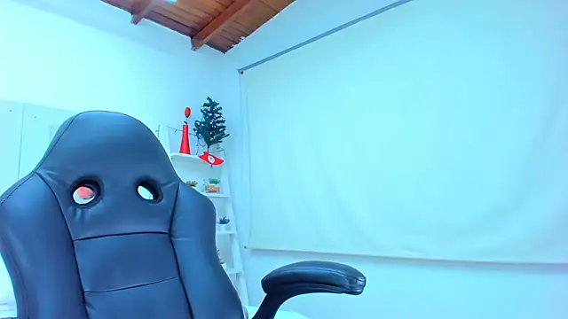 Snapshot of AlessiaMarcu- chatting on December 12, 7:41 am AlessiaMarcu- online show from December 12, 7:41 am