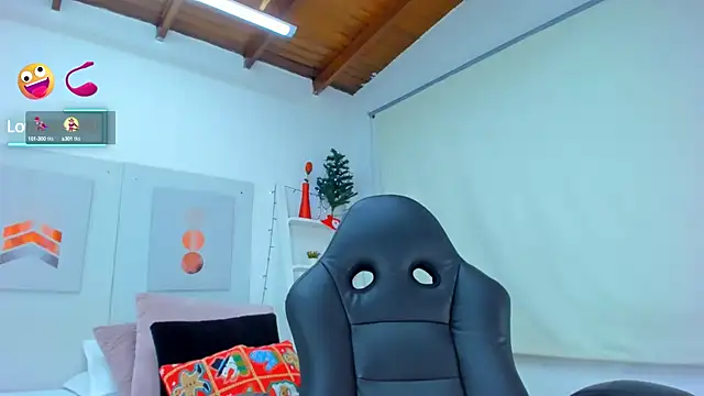 Snapshot of AlessiaMarcu- chatting on December 14, 8:34 am AlessiaMarcu- online show from December 14, 8:34 am