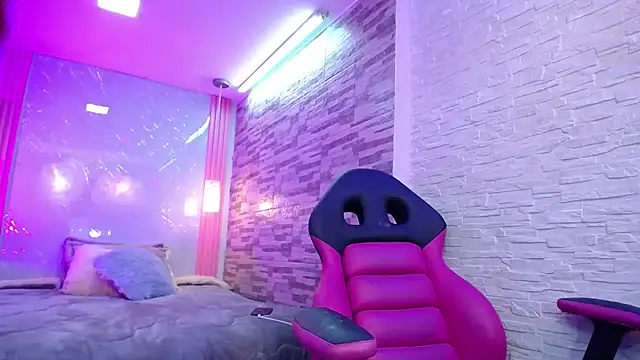 Snapshot of SalmaTits chatting on February 11, 6:33 pm SalmaTits online show from February 11, 6:33 pm