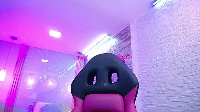 Snapshot of SalmaTits chatting on February 17, 5:43 pm SalmaTits online show from February 17, 5:43 pm