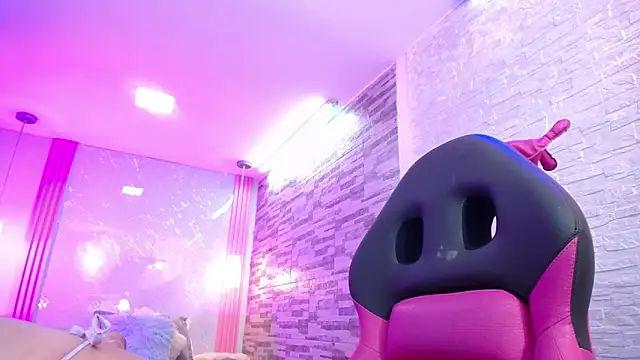 Snapshot of SalmaTits chatting on February 20, 6:02 pm SalmaTits online show from February 20, 6:02 pm