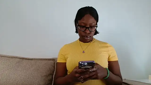 MadamIndigo online show from November 24, 9:31 am