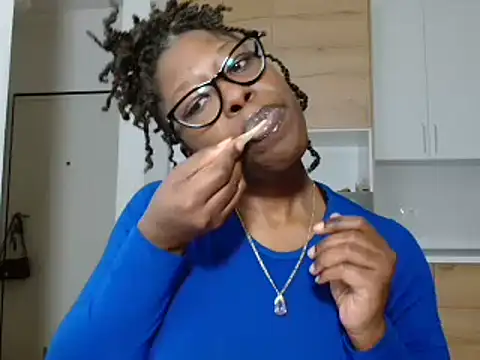 MadamIndigo online show from January 15, 5:27 pm