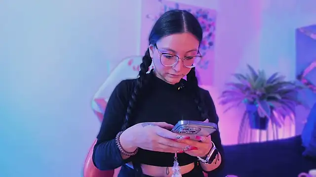 lucy neil online show from January 14, 2:39 am