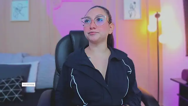 lucy neil online show from March 29, 2:33 am