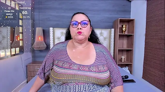 Snapshot of mommy_cute chatting on March 26, 12:39 am mommy cute online show from March 26, 12:39 am