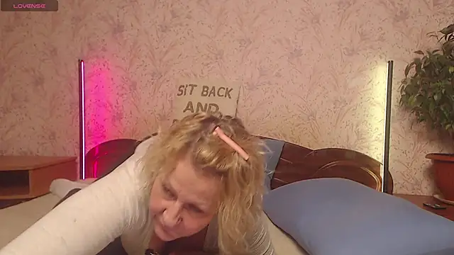 Snapshot of sladost777 chatting on December 7, 3:41 pm sladost777 online show from December 7, 3:41 pm