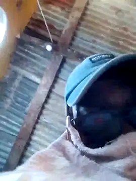 Snapshot of LULE37587001 chatting on December 14, 1:49 pm LULE37587001 online show from December 14, 1:49 pm