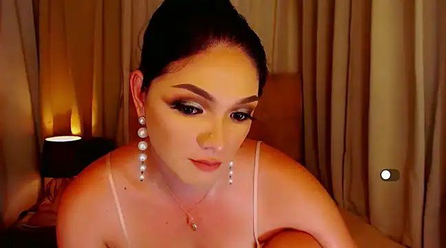 Snapshot of mistressseductionleah chatting on December 5, 6:32 am mistressseductionleah online show from December 5, 6:32 am