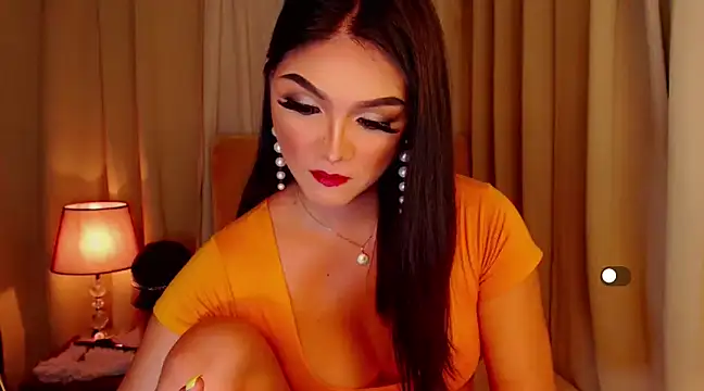 Snapshot of mistressseductionleah chatting on March 19, 3:29 pm mistressseductionleah online show from March 19, 3:29 pm