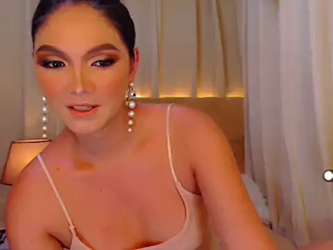 Snapshot of mistressseductionleah chatting on April 2, 8:34 am mistressseductionleah online show from April 2, 8:34 am