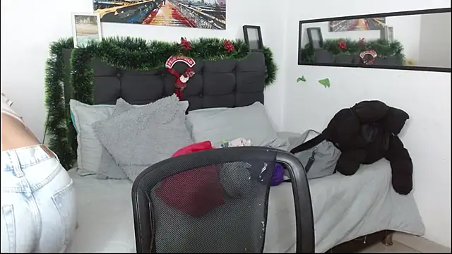 vaness weet online show from December 19, 8:38 pm