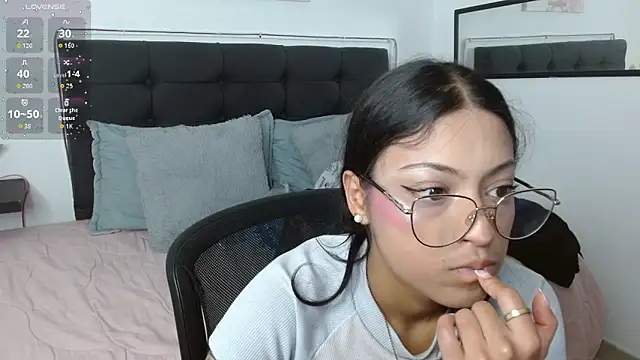Snapshot of vaness_weet chatting on March 12, 8:15 pm vaness weet online show from March 12, 8:15 pm