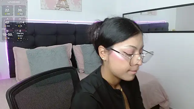 Snapshot of vaness_weet chatting on March 26, 8:36 pm vaness weet online show from March 26, 8:36 pm
