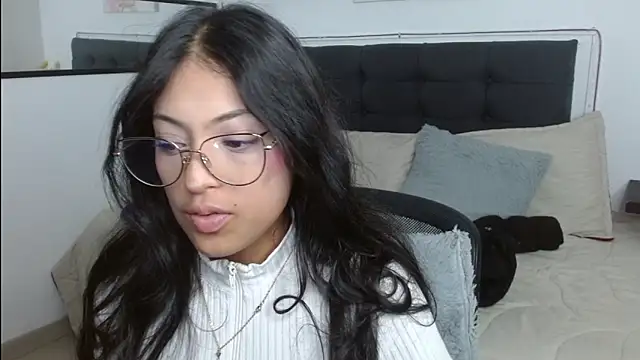 Snapshot of vaness_weet chatting on April 23, 7:49 pm vaness weet online show from April 23, 7:49 pm