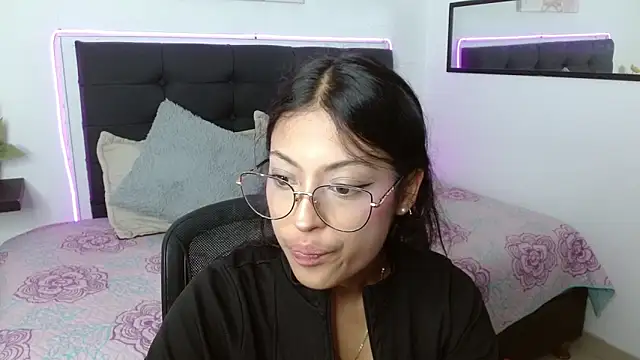 Snapshot of vaness_weet chatting on May 16, 7:34 pm vaness weet online show from May 16, 7:34 pm