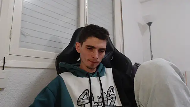 Snapshot of OnlySolovicio chatting on November 3, 7:15 pm OnlySolovicio online show from November 3, 7:15 pm