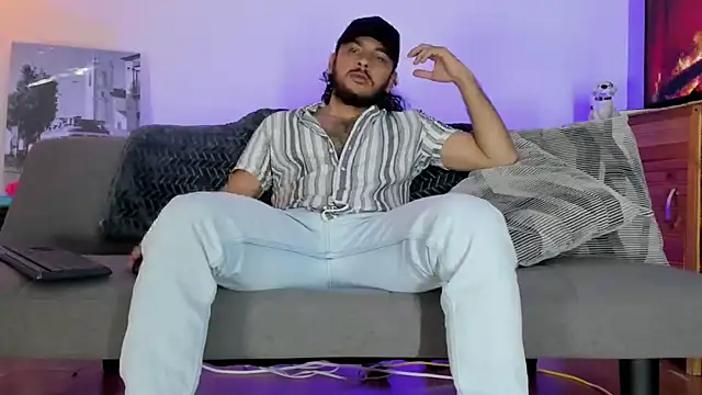 tuyo1995 online show from October 12, 5:45 pm