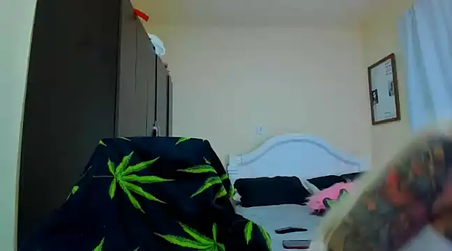 drippyorlovee online show from March 1, 1:11 am