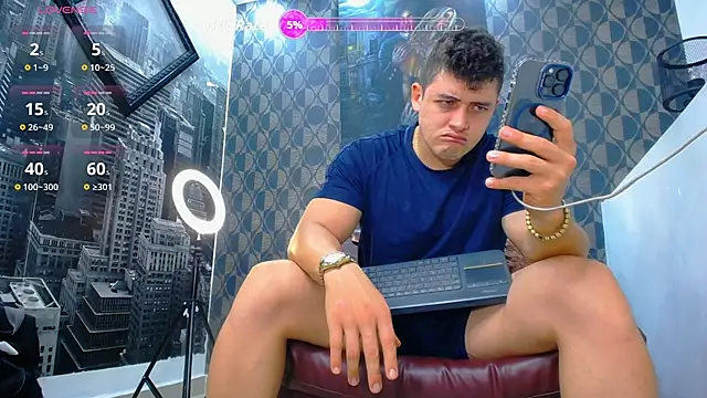 Snapshot of Leonsmoron chatting on March 8, 12:41 am Leonsmoron online show from March 8, 12:41 am