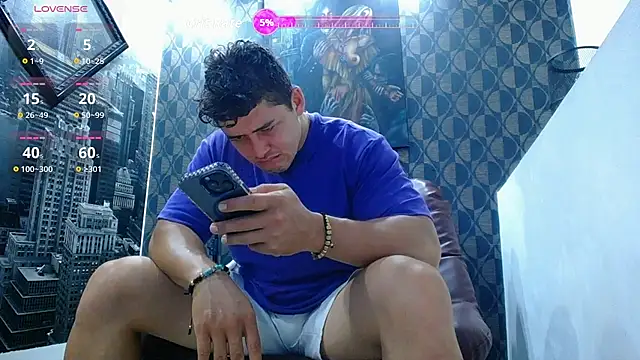 Snapshot of Leonsmoron chatting on March 25, 10:38 pm Leonsmoron online show from March 25, 10:38 pm