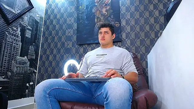 Snapshot of Leonsmoron chatting on March 30, 2:01 am Leonsmoron online show from March 30, 2:01 am