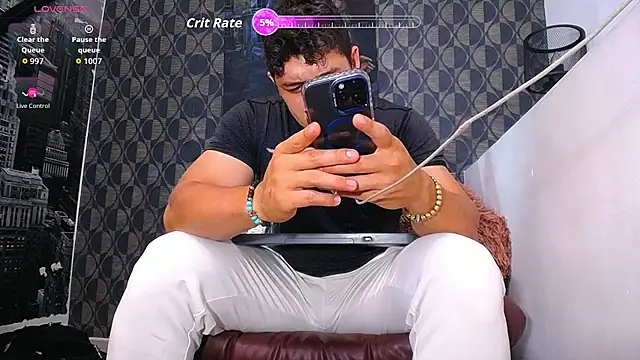 Snapshot of Leonsmoron chatting on March 30, 11:17 pm Leonsmoron online show from March 30, 11:17 pm