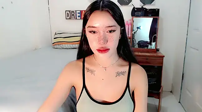 Snapshot of wiggle_nibble chatting on January 13, 1:39 pm wiggle nibble online show from January 13, 1:39 pm