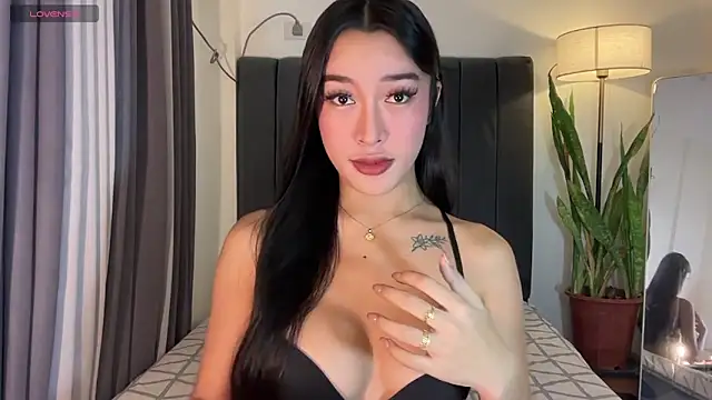 Snapshot of wiggle_nibble chatting on November 23, 5:57 pm wiggle nibble online show from November 23, 5:57 pm