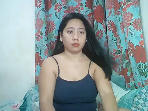 Snapshot of LOVENAYRA1 chatting on June 18, 9:47 am LOVENAYRA1 online show from June 18, 9:47 am
