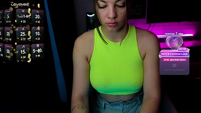 Snapshot of easy_heesey chatting on January 17, 3:23 am easy heesey online show from January 17, 3:23 am
