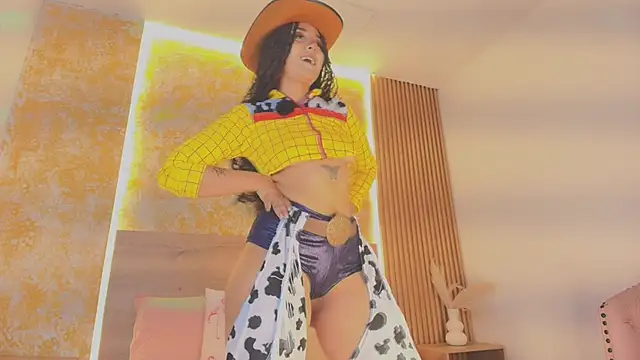 Snapshot of Emma_Torres__ chatting on September 21, 11:23 am Emma Torres online show from September 21, 11:23 am