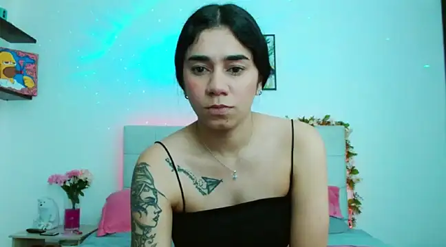 Snapshot of Layla_Rachel chatting on December 7, 11:01 pm Layla Rachel online show from December 7, 11:01 pm