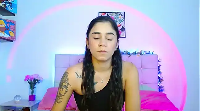 Snapshot of Layla_Rachel chatting on February 27, 12:32 am Layla Rachel online show from February 27, 12:32 am