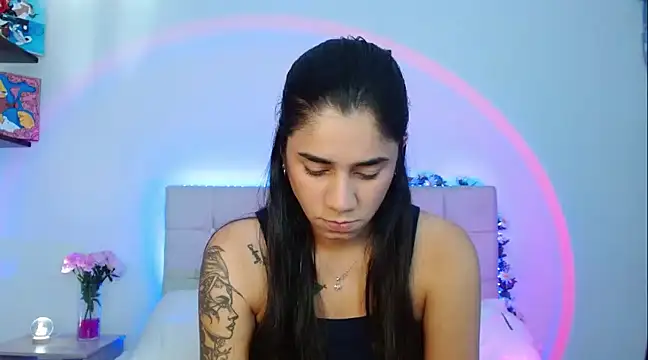 Snapshot of Layla_Rachel chatting on March 1, 1:00 am Layla Rachel online show from March 1, 1:00 am