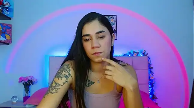 Snapshot of Layla_Rachel chatting on March 5, 1:31 am Layla Rachel online show from March 5, 1:31 am