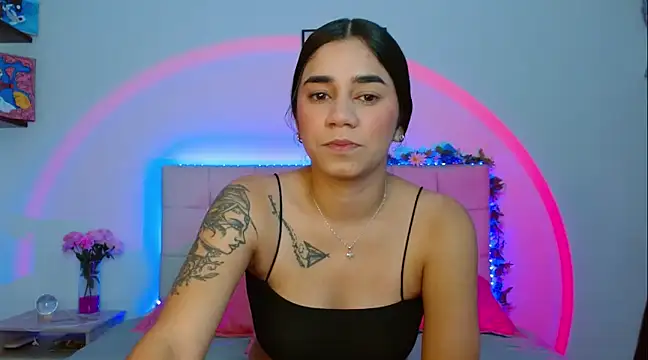 Snapshot of Layla_Rachel chatting on March 10, 2:06 am Layla Rachel online show from March 10, 2:06 am