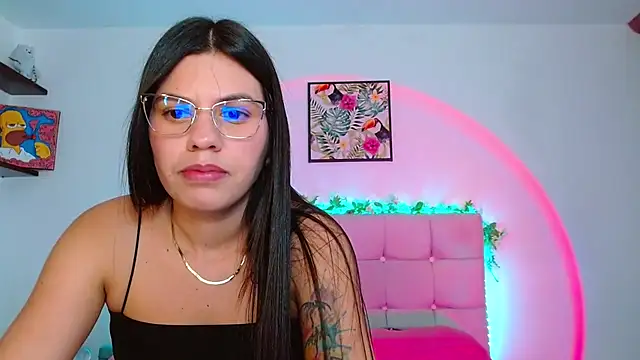 Snapshot of Layla_Rachel chatting on October 31, 12:55 am Layla Rachel online show from October 31, 12:55 am