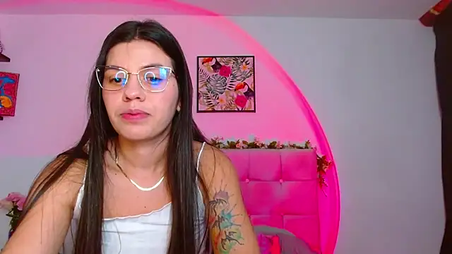 Snapshot of Layla_Rachel chatting on November 1, 1:29 am Layla Rachel online show from November 1, 1:29 am