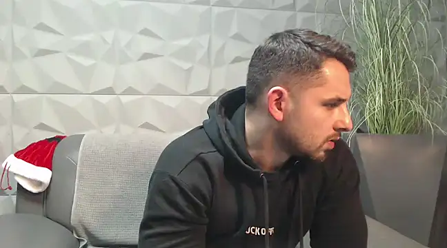 Snapshot of Antoniodiamond chatting on December 3, 8:06 pm Antoniodiamond online show from December 3, 8:06 pm