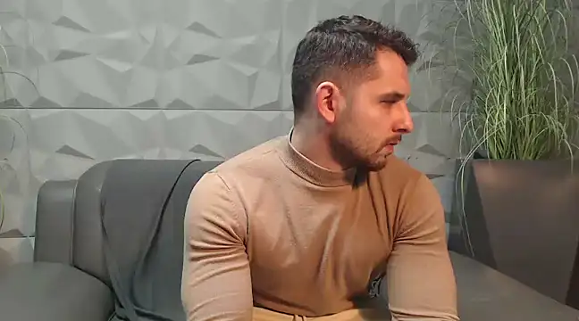 Snapshot of Antoniodiamond chatting on December 6, 9:02 pm Antoniodiamond online show from December 6, 9:02 pm