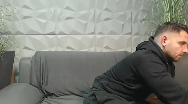 Snapshot of Antoniodiamond chatting on December 13, 8:04 pm Antoniodiamond online show from December 13, 8:04 pm