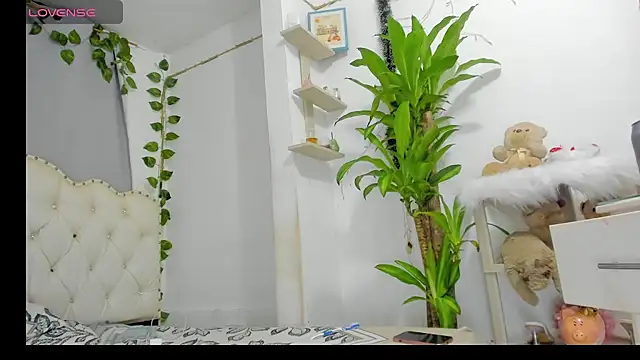 khalyn jenner online show from October 25, 10:59 pm