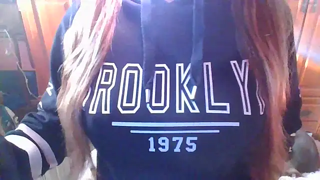 Snapshot of Sexymiss26 chatting on December 31, 2:36 pm Sexymiss26 online show from December 31, 2:36 pm