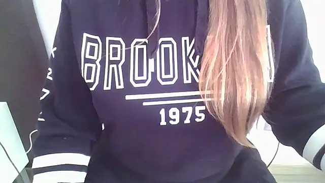 Snapshot of Sexymiss26 chatting on January 4, 2:56 pm Sexymiss26 online show from January 4, 2:56 pm