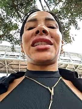 Snapshot of Doll_Loren chatting on September 19, 3:56 pm Doll Loren online show from September 19, 3:56 pm