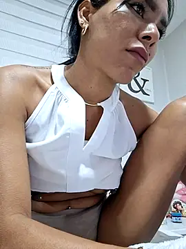 Snapshot of Doll_Loren chatting on September 24, 2:26 am Doll Loren online show from September 24, 2:26 am