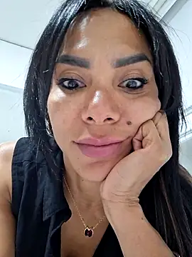 Snapshot of Doll_Loren chatting on October 10, 3:49 am Doll Loren online show from October 10, 3:49 am