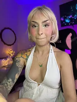 Cinamoonn online show from May 5, 9:34 pm